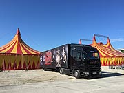 das Zelt ist bereits eingetroffen: "Zirkus des Horrors" auf der Münchner Theresienwiese (©Foto. Martin Schmitz)